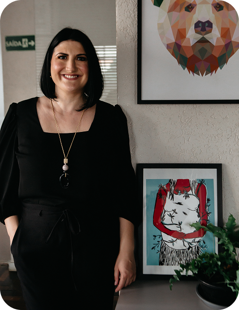 Consultora da Finança Azul explicando BPO Financeiro para empresas